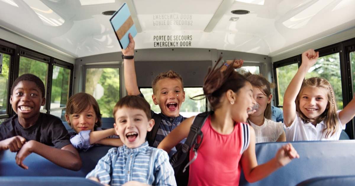 Encontre o Transporte Escolar Perfeito para Garantir a Segurança do seu Filho