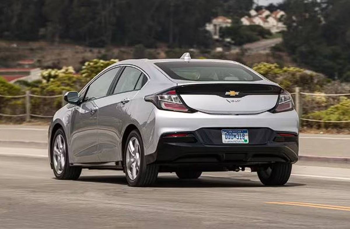 Chevrolet desiste de ter só elétricos e voltará aos carros híbridos